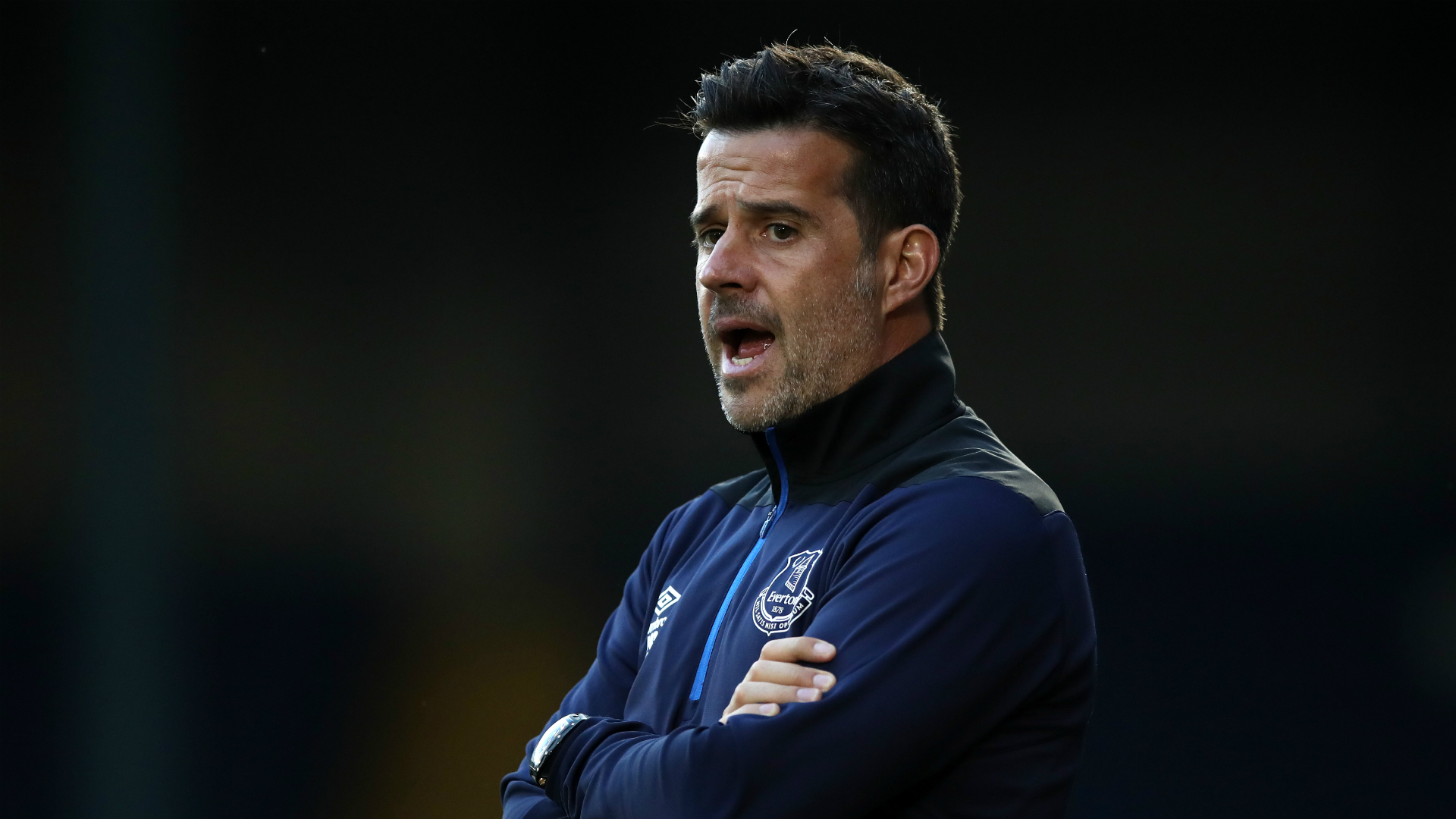 她逐渐找到 她逐渐找到